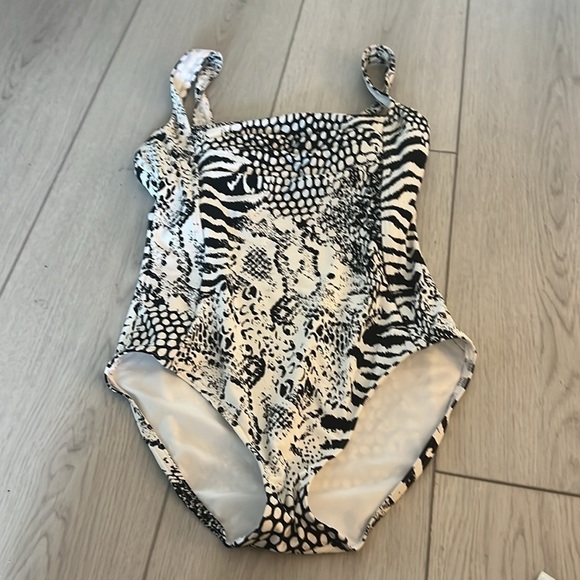 ⭐️Calvin Klein Snake Print Swimwear, Size 6, Excellent Support & Condition - Picture 4 of 10